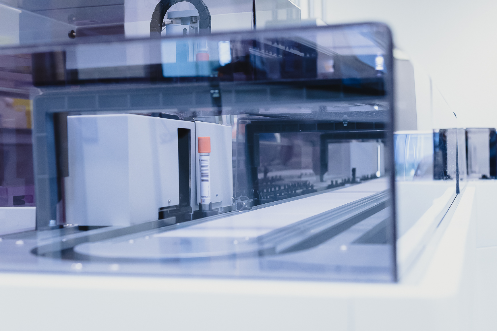 Et nærbilde av en datamaskin