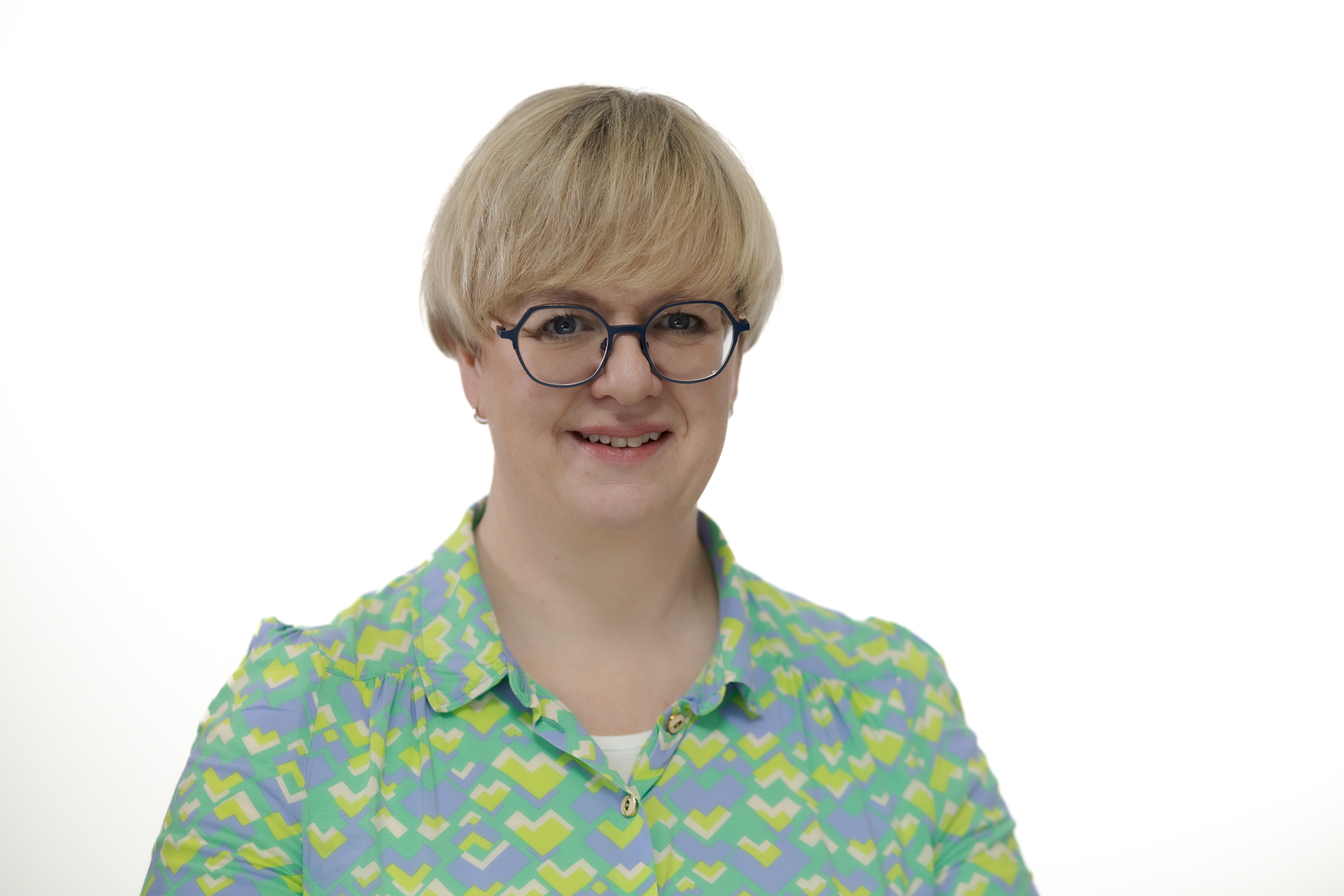 En person som bruker briller