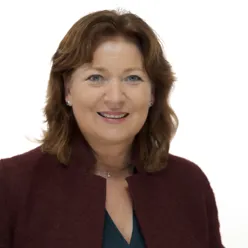 En person i rød dress