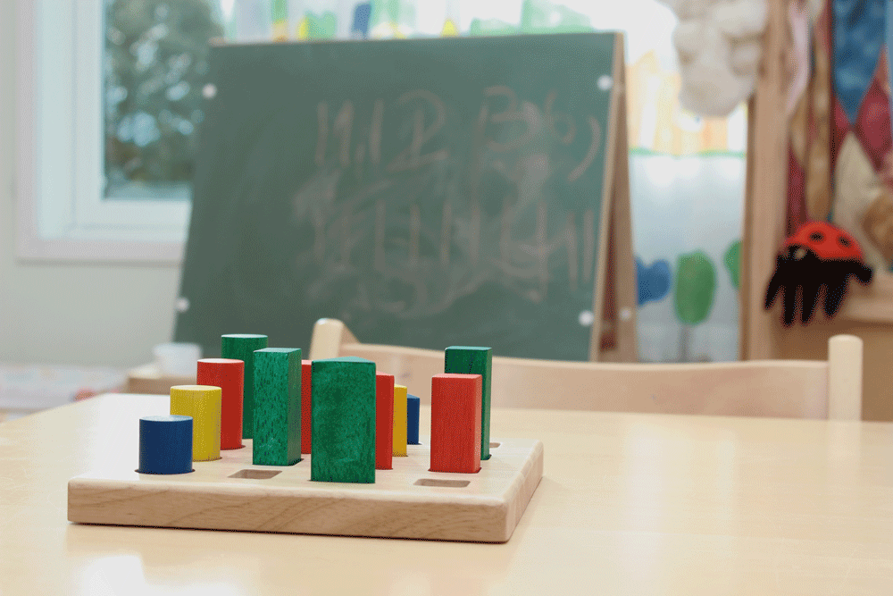 En gruppe fargerike blokker