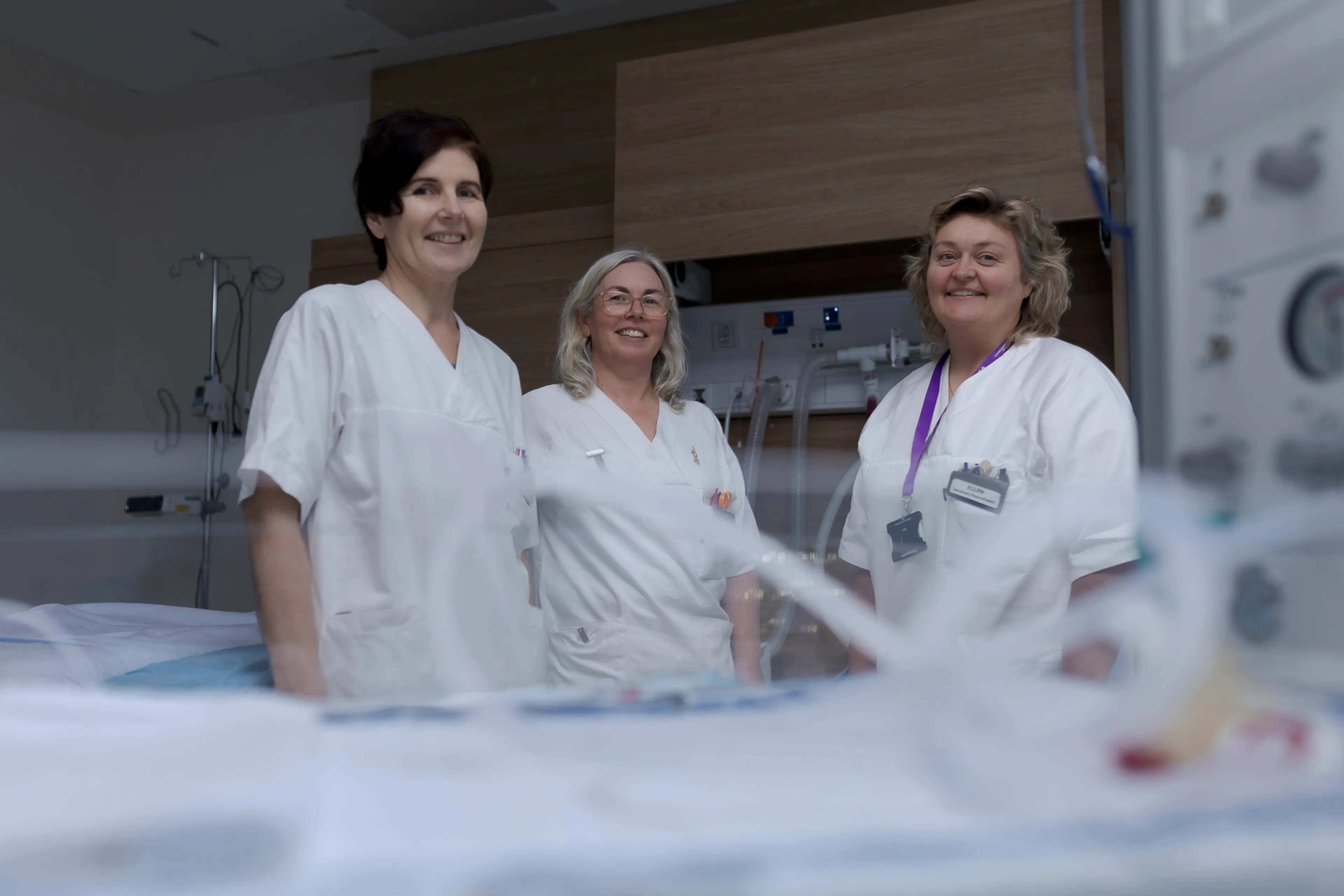 En gruppe mennesker i hvite laboratoriefrakker