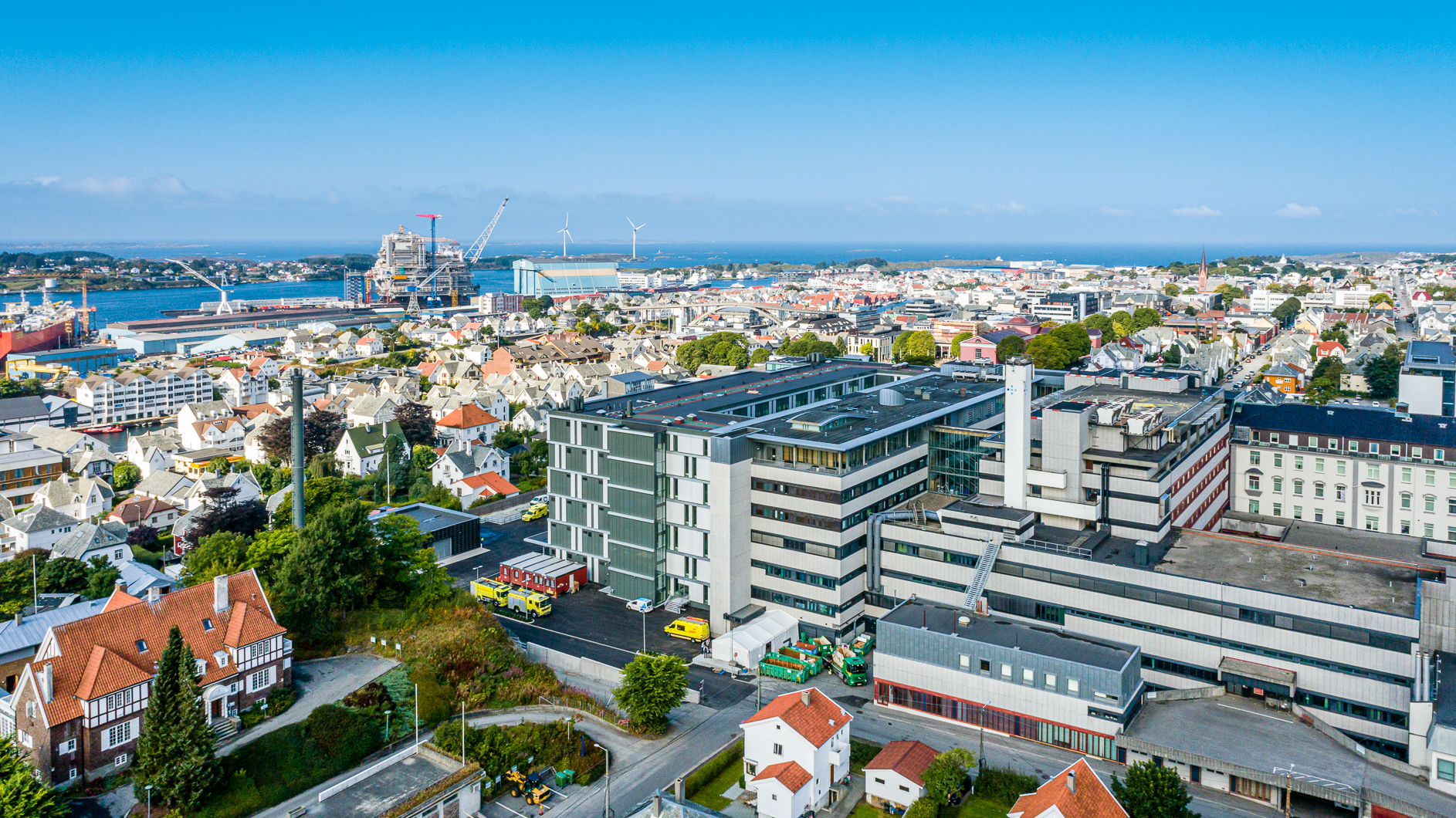 A city with many buildings