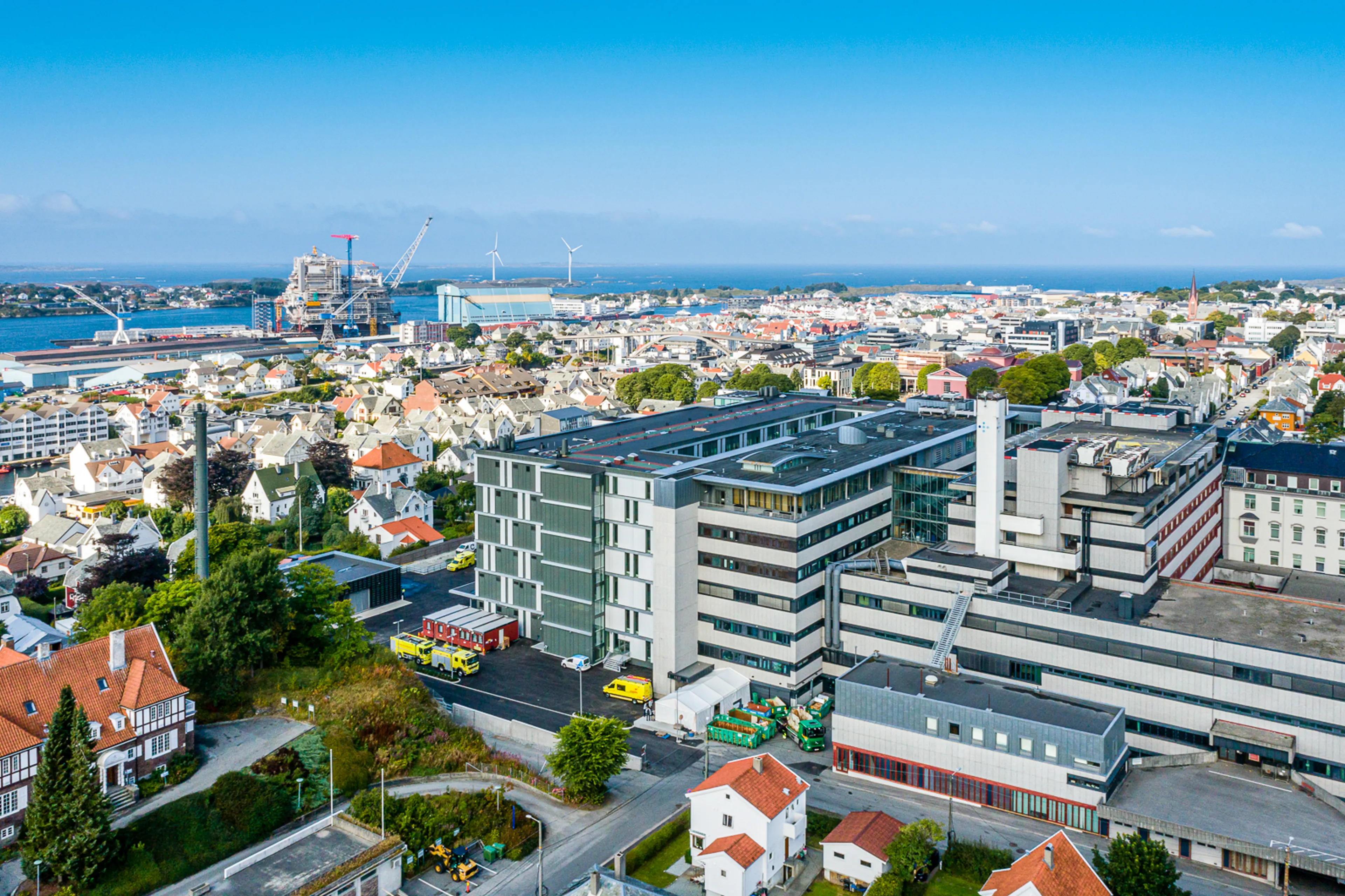 A city with many buildings