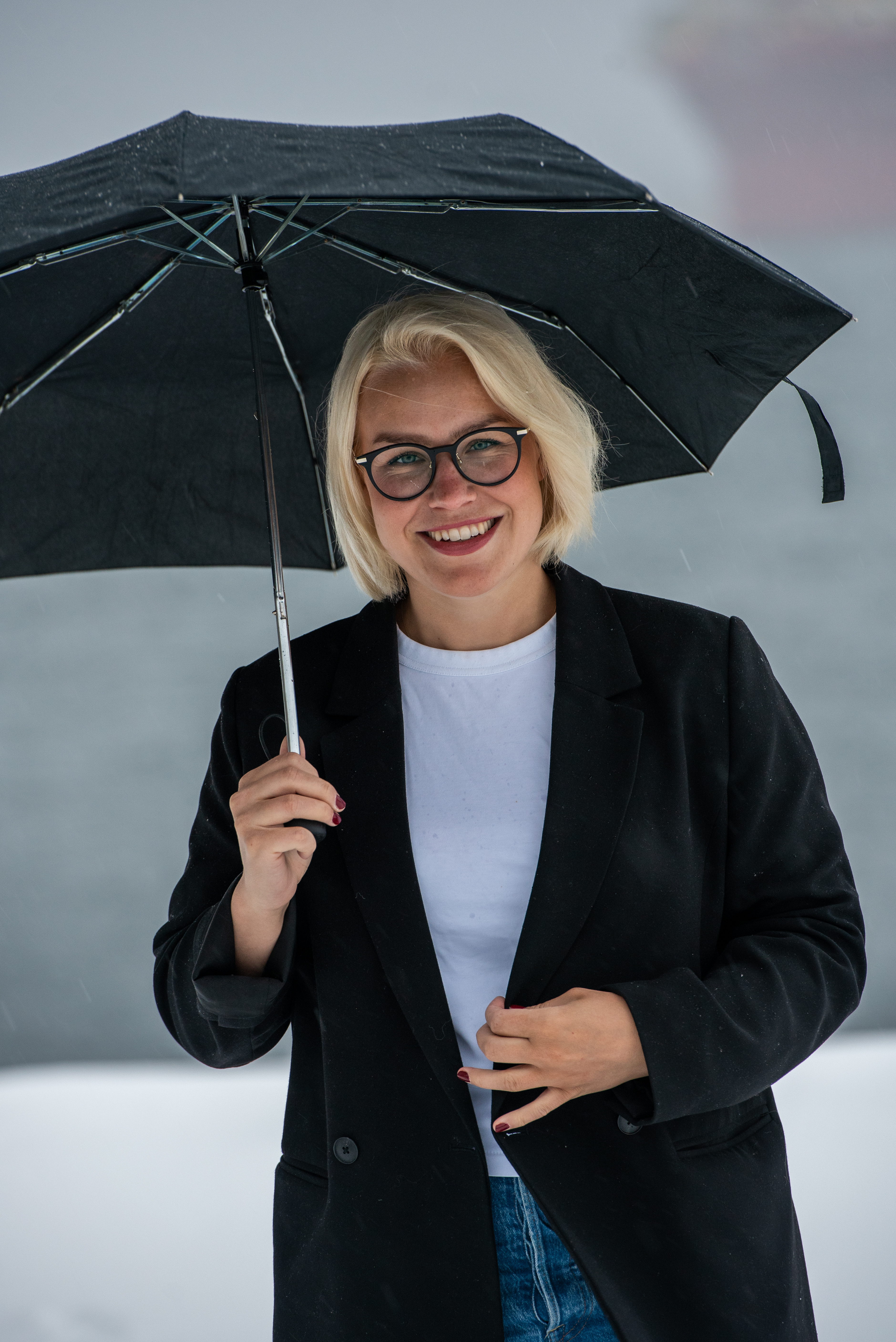 Kvinne under paraply