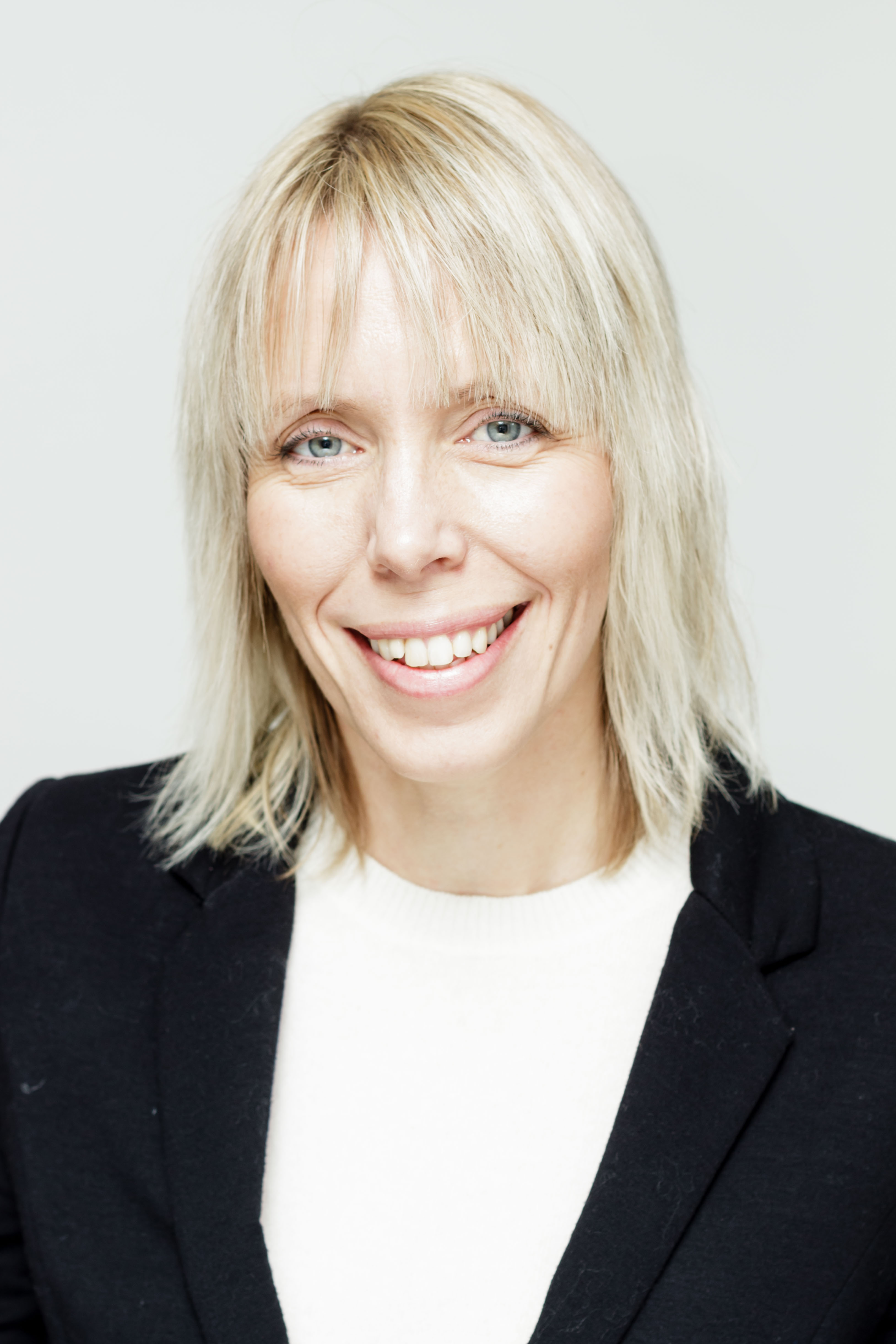 En person med blondt hår