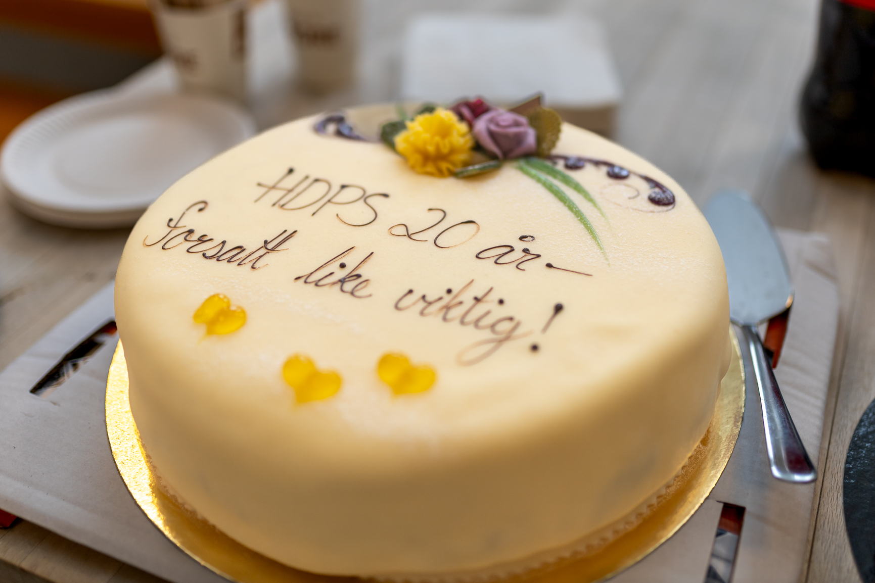 Ei kake med jubileumstekst på