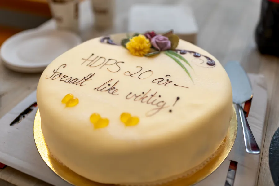 Ei kake med jubileumstekst på
