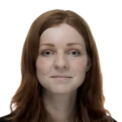 Ei kvinne med langt hår