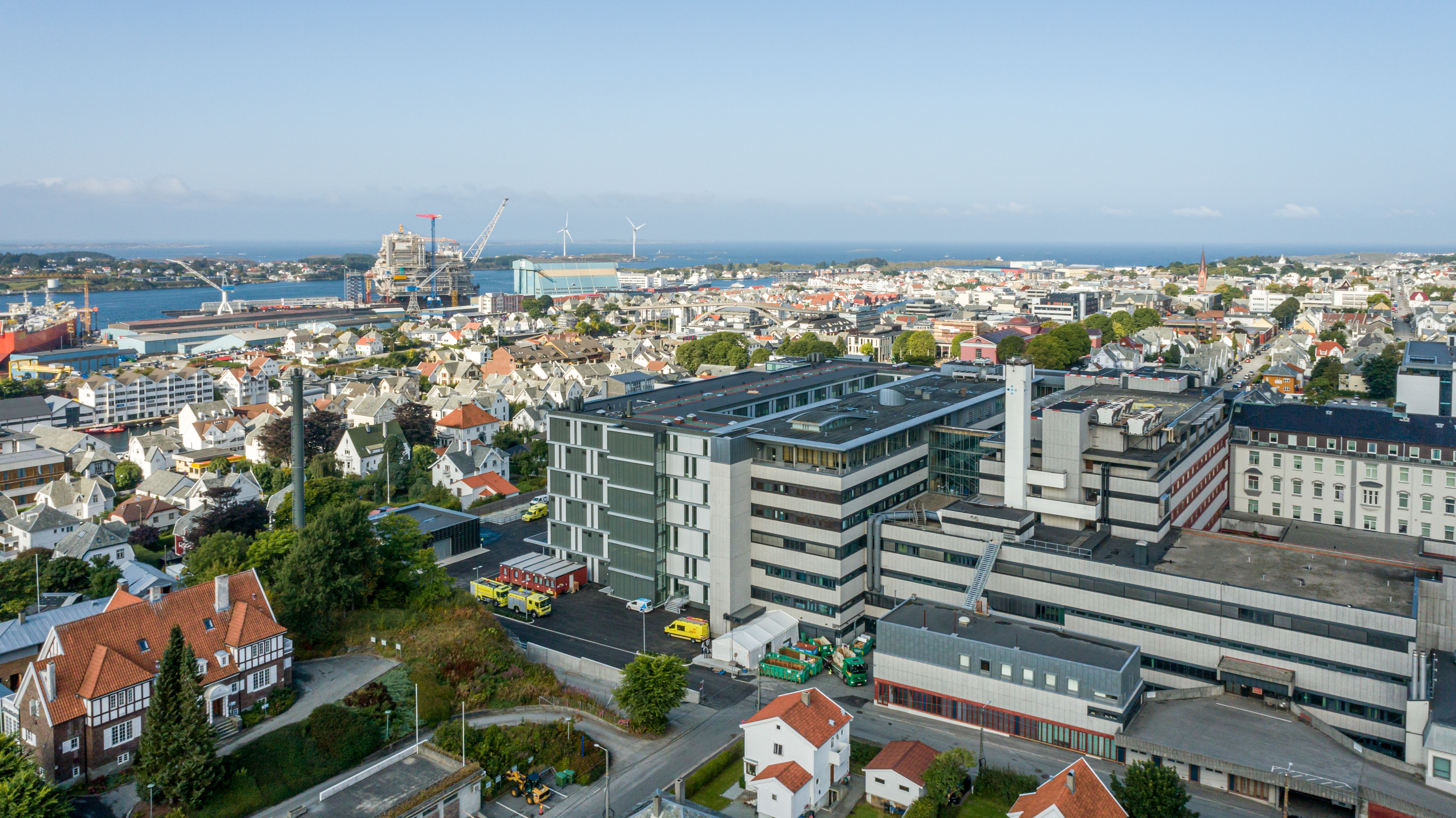 A city with many buildings