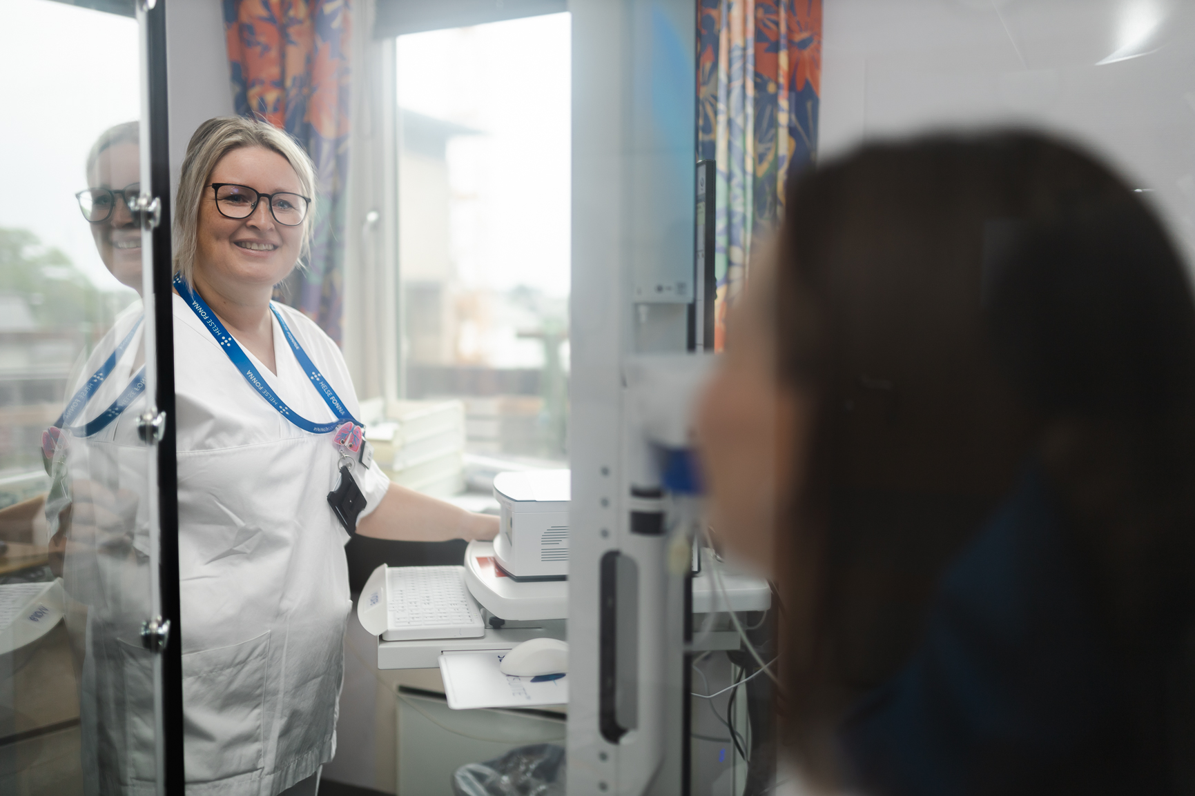 En person i hvit frakk