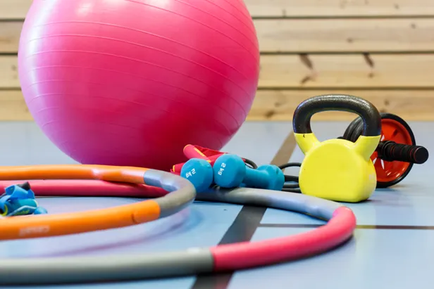 En gruppe fargerike ballonger