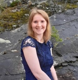 En person i en blå kjole