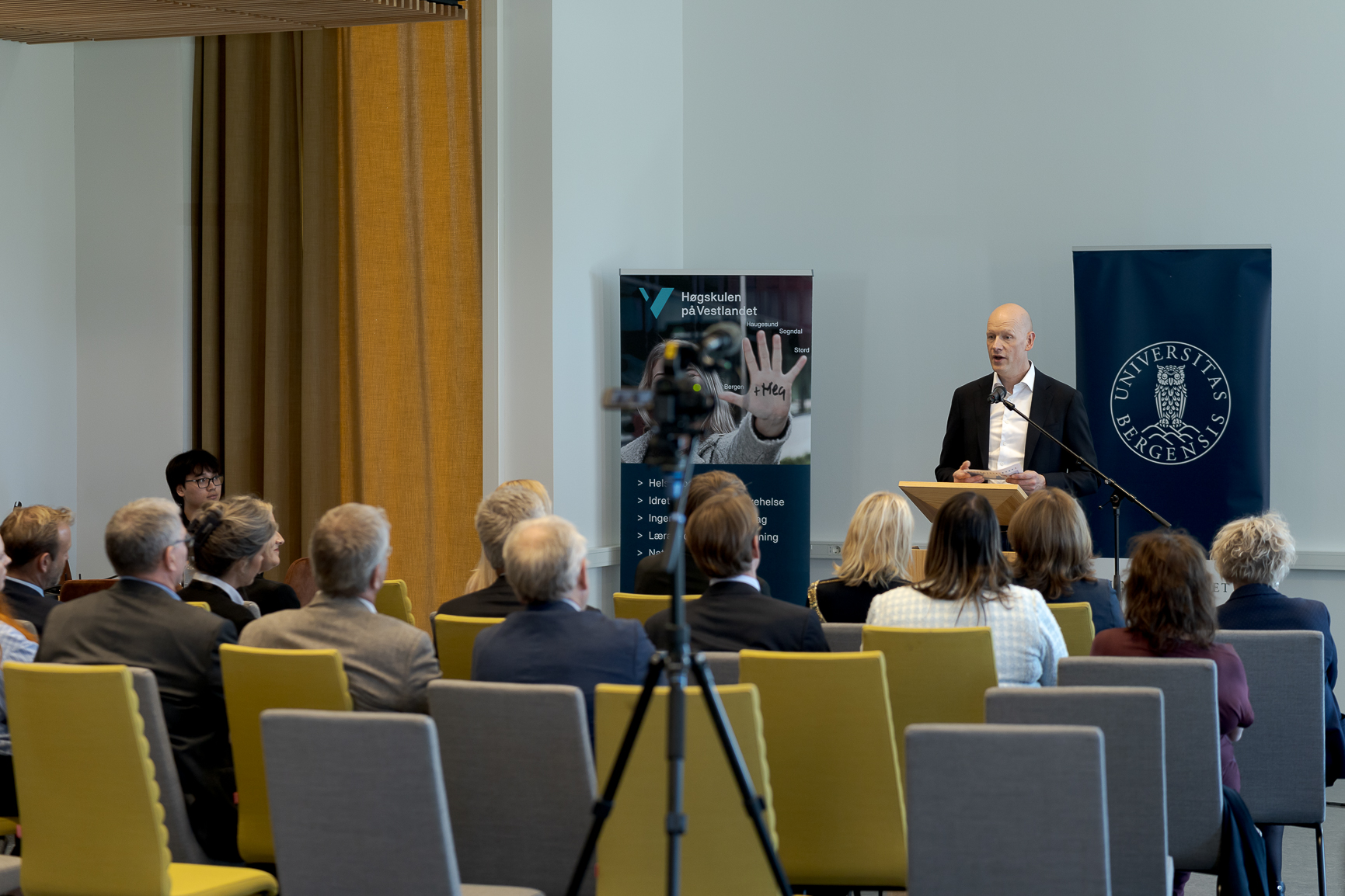 En person som holder en presentasjon for et publikum