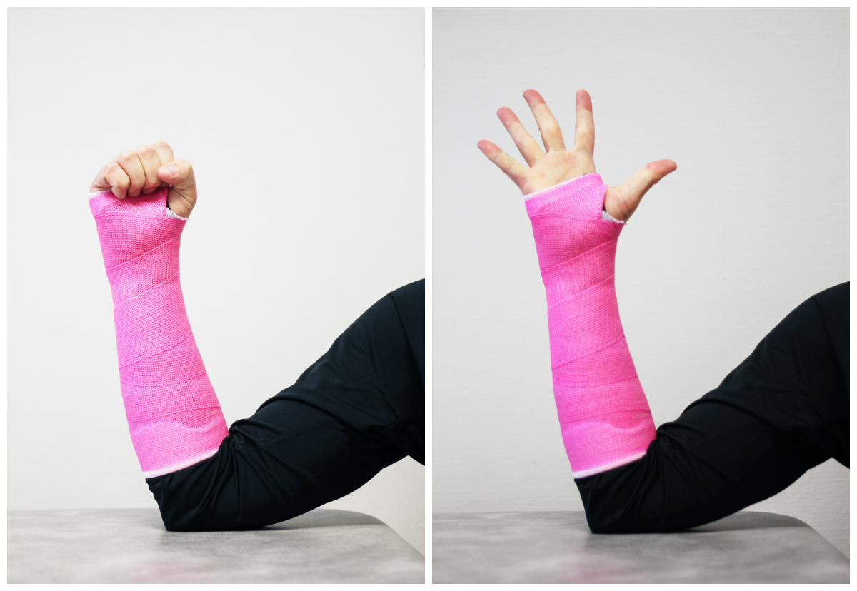 En person som holder hendene opp