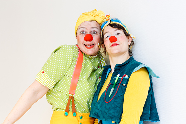 Bilde av to sjukehusklovnar