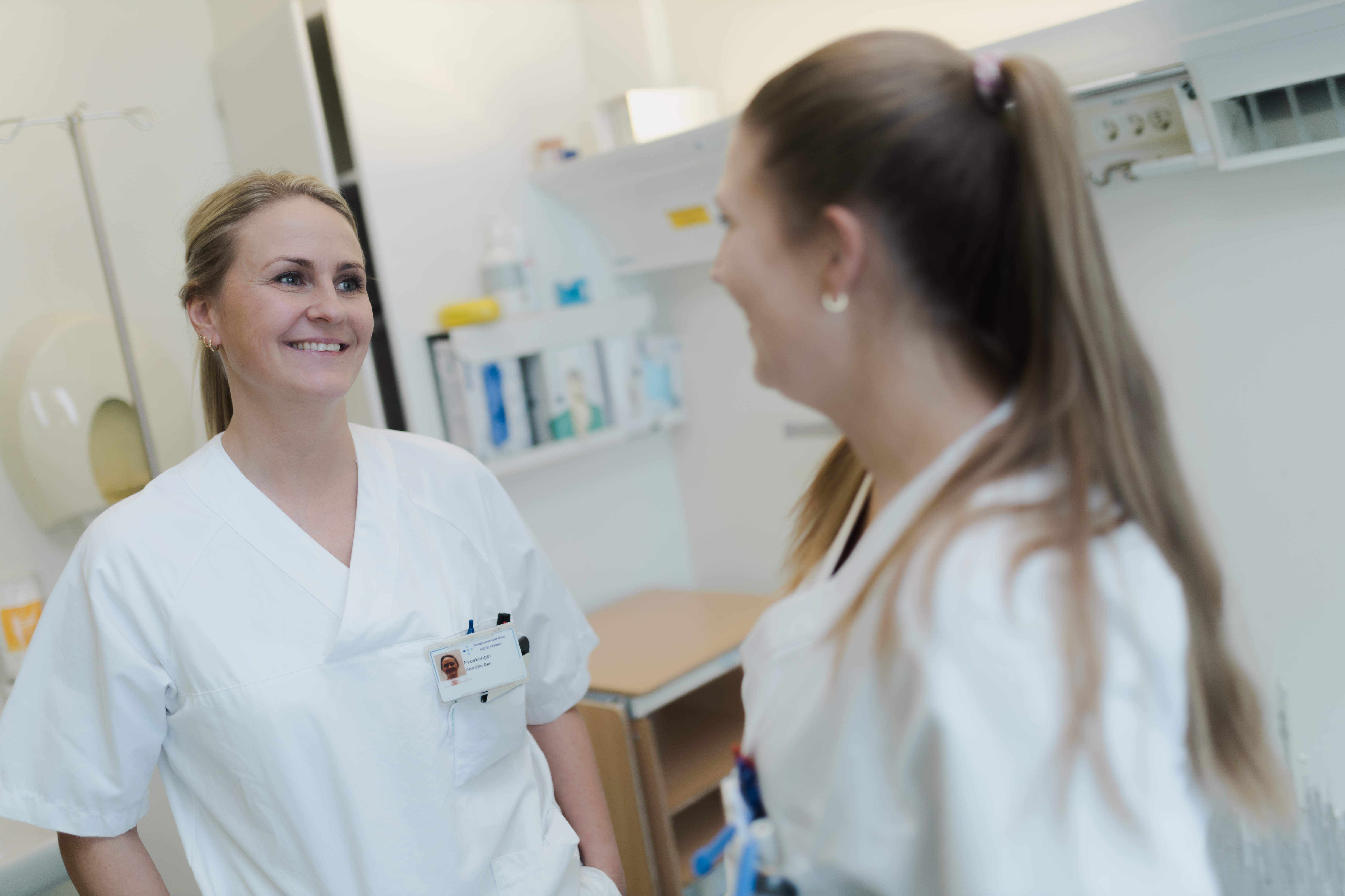 To kvinner som smiler