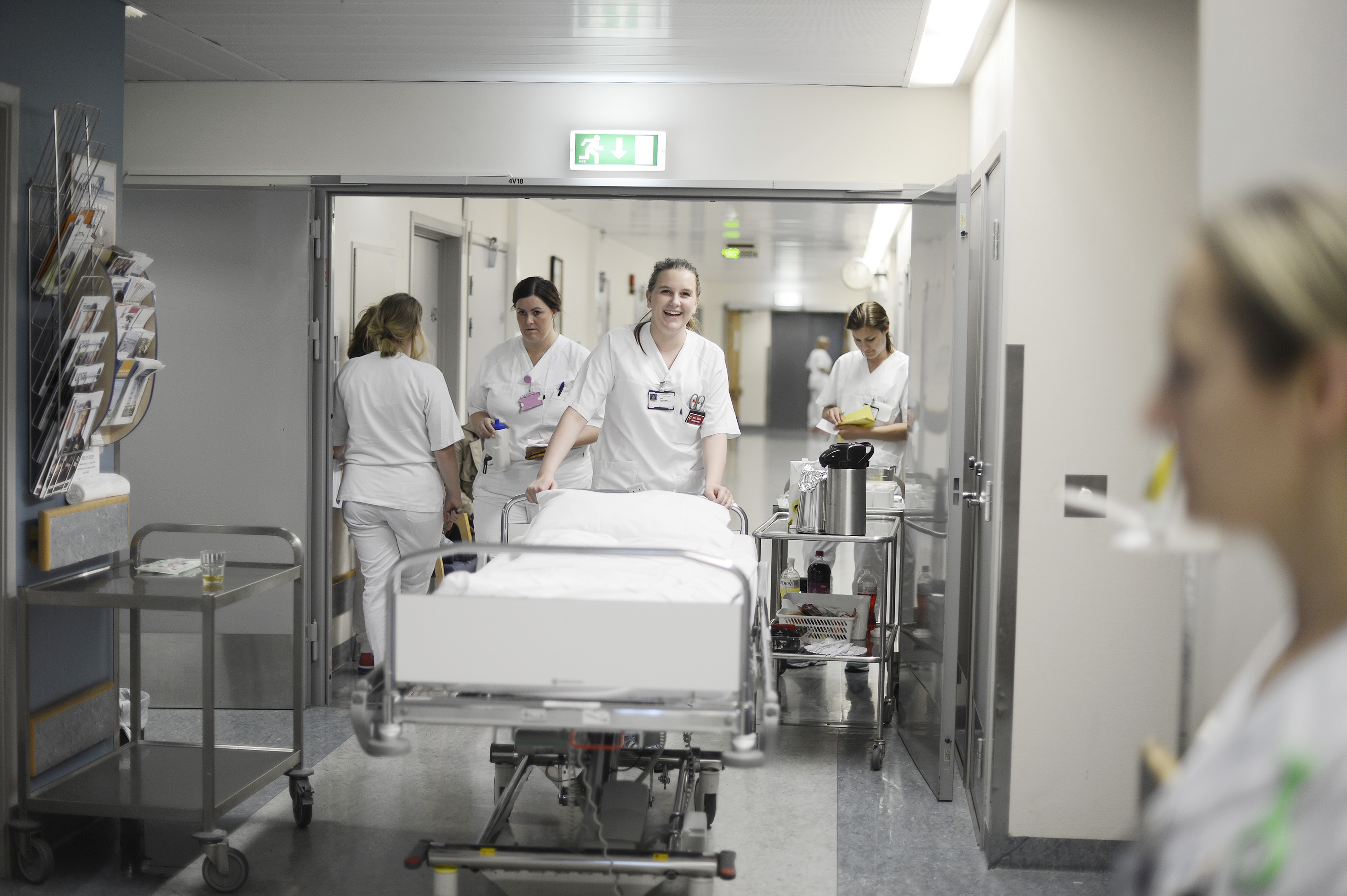 En gruppe mennesker i et rom