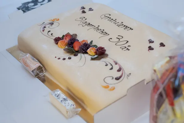 En kake med en melding på