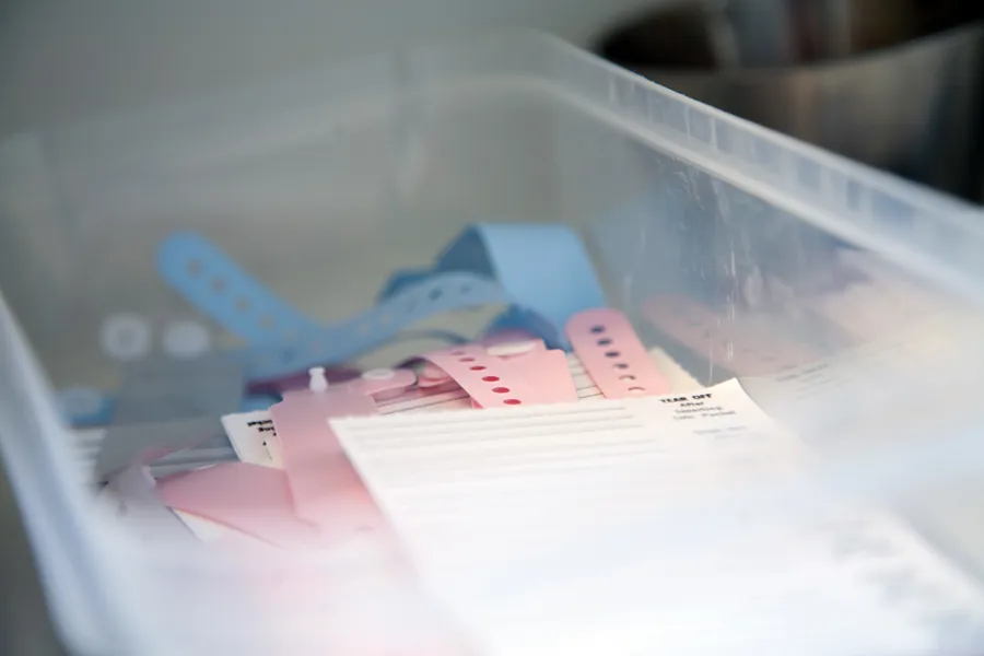 En penn på et stykke papir